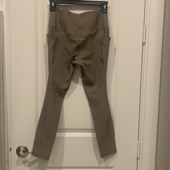 Athleta, Salutation Stash Pocket ll Rib 7/8 tight. New Without Tags. Size M. - Picture 2 of 4